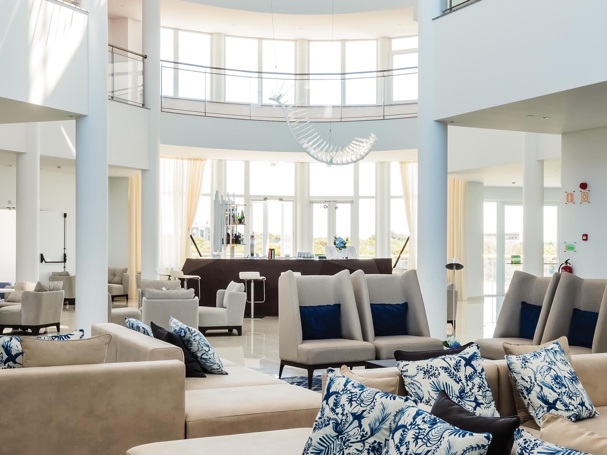 Mh Peniche Hotel ภายนอก รูปภาพ
